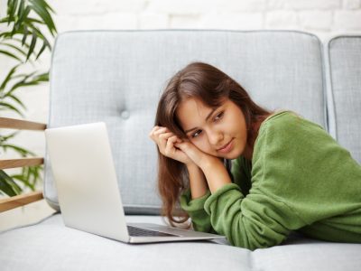 Women on a couch with a laptop
